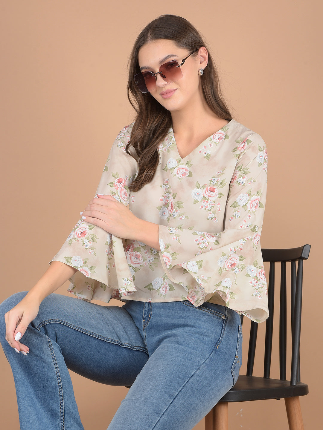 Beige Floral Print V-Neck Crop Top-Women Tops-Crimsoune Club