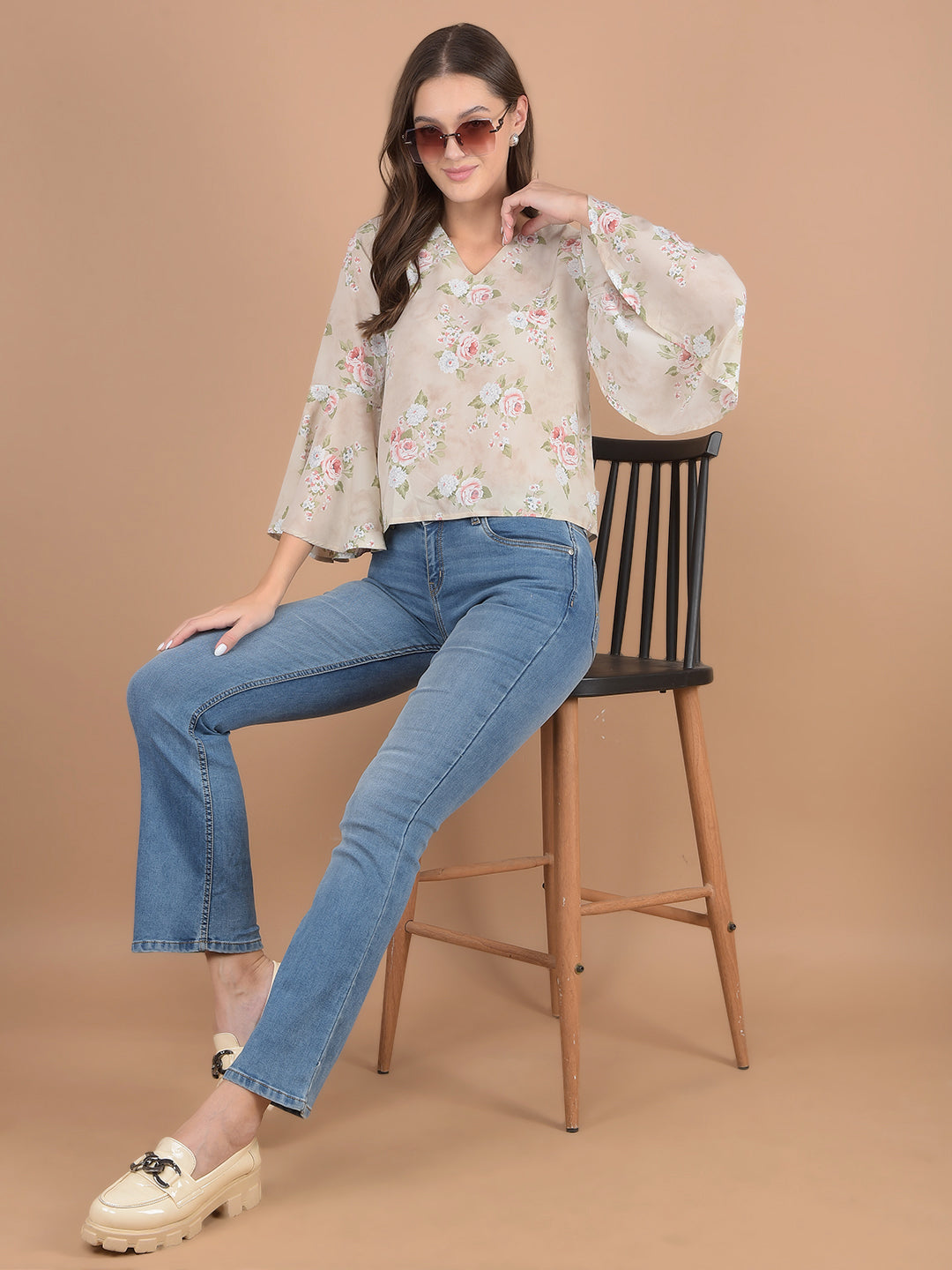 Beige Floral Print V-Neck Crop Top-Women Tops-Crimsoune Club