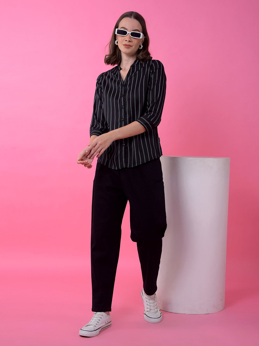 Versatile Black Relaxed Mom Fit Jeans-Women Jeans-Crimsoune Club