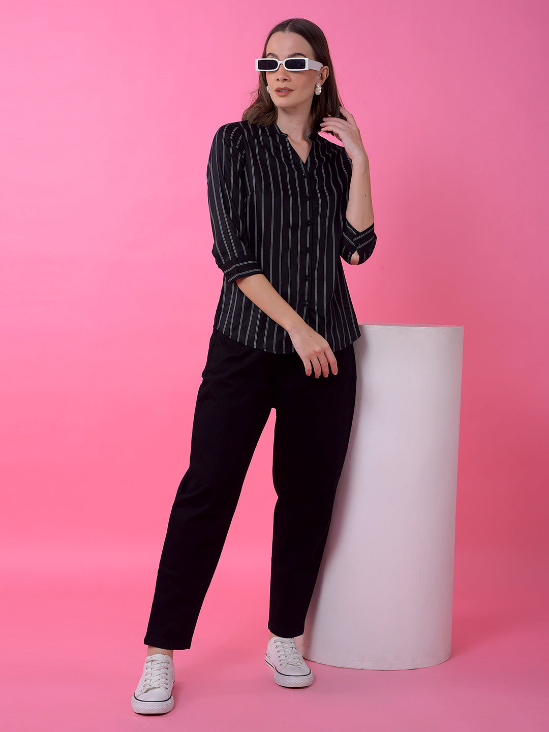 Versatile Black Relaxed Mom Fit Jeans-Women Jeans-Crimsoune Club