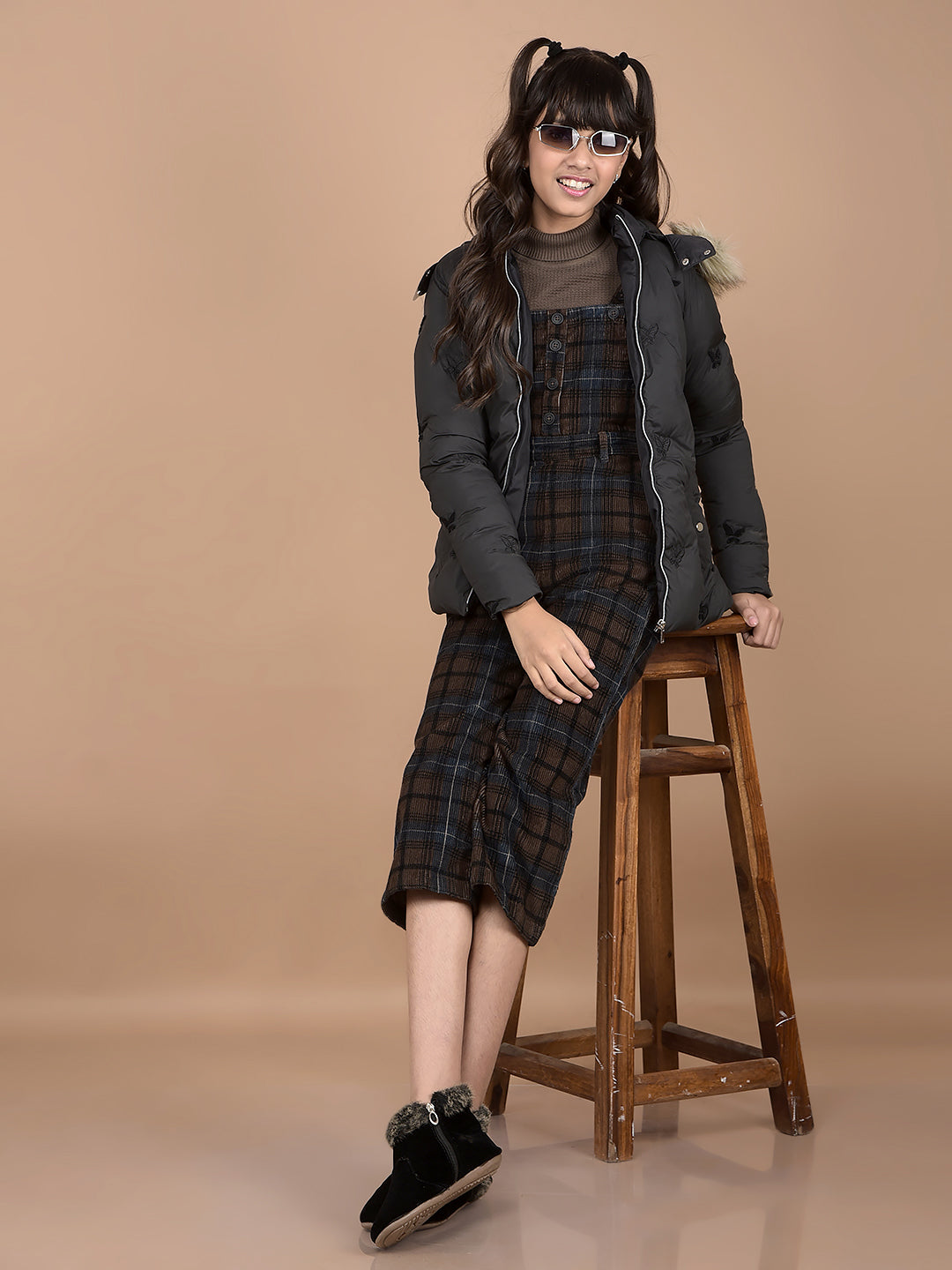 Black Graphic Print Hooded Neck Puffer Jacket-Girls Jackets-Crimsoune Club