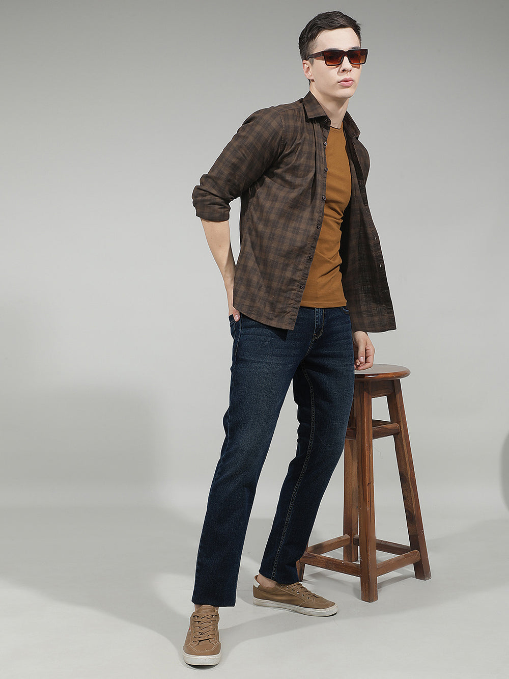 Classic Washed Blue Jeans-Men Jeans-Crimsoune Club