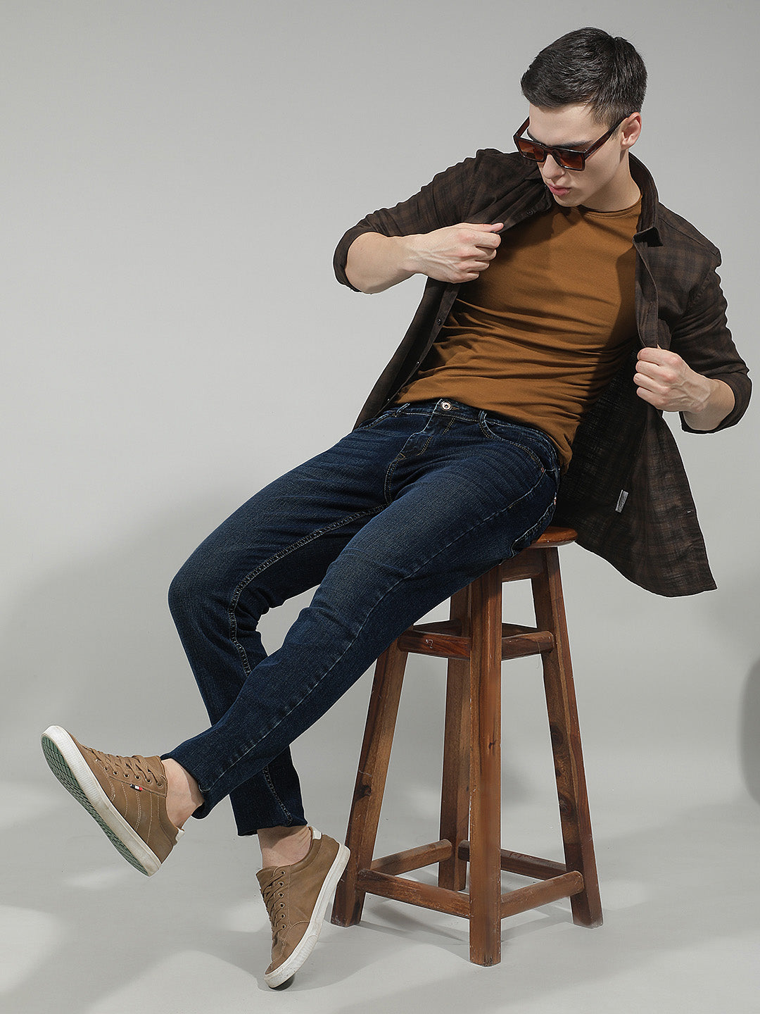 Classic Washed Blue Jeans-Men Jeans-Crimsoune Club