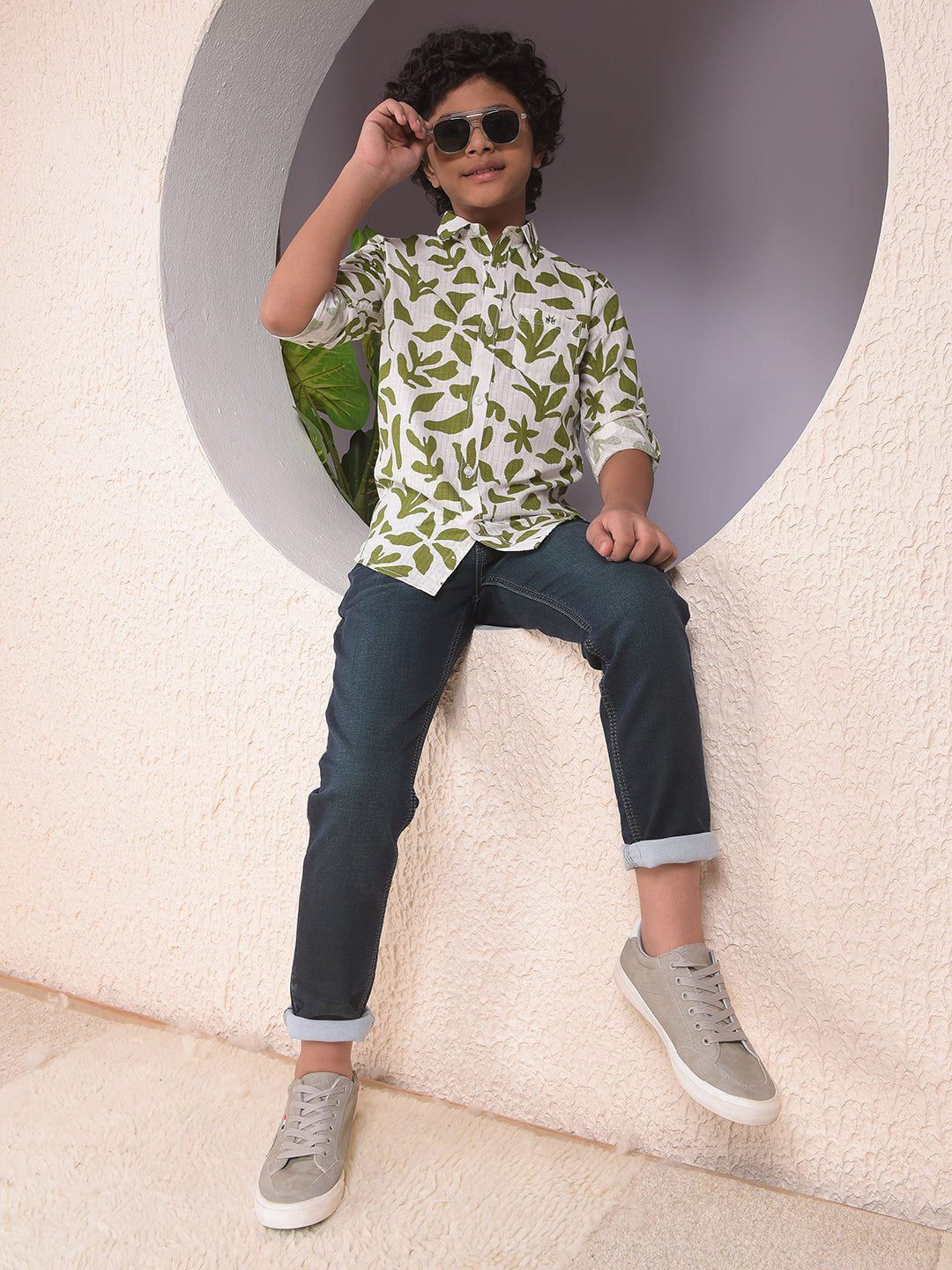 Stylish Tapered Fit Blue Jeans