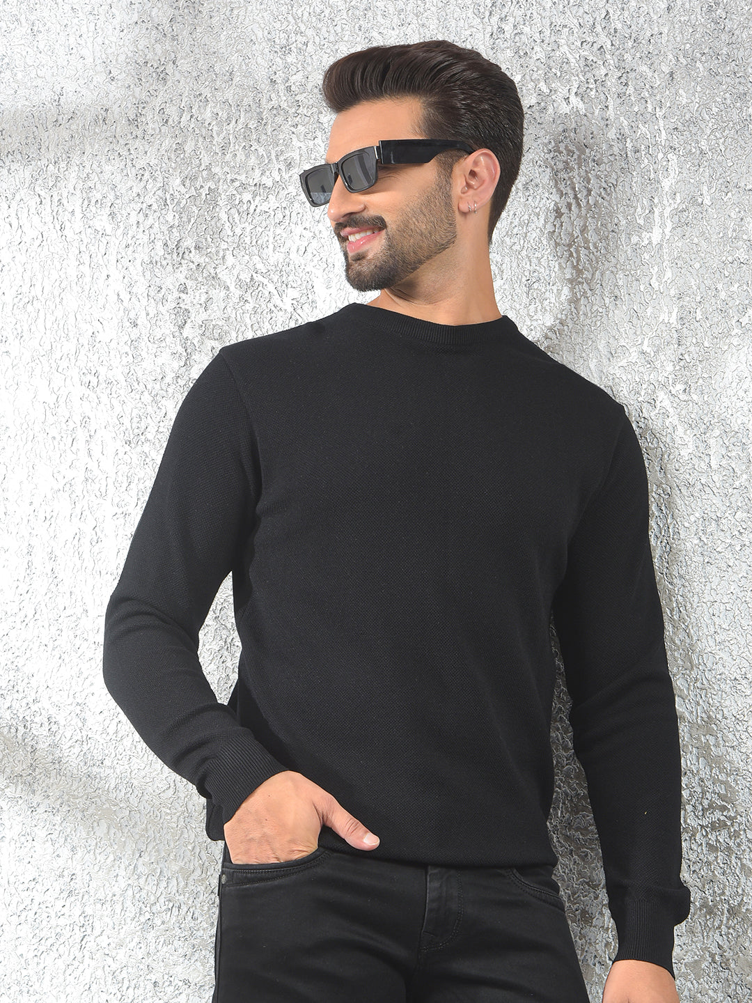 Flexible Black Knitted Sweater