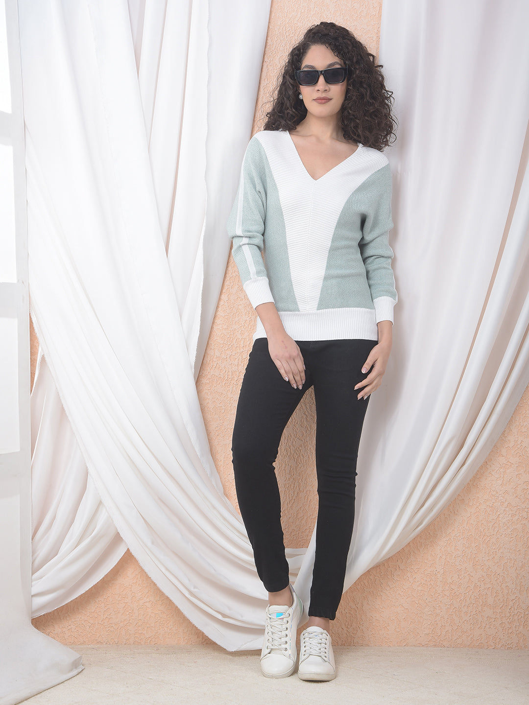 Colorblocked V-Neck Green Sweater