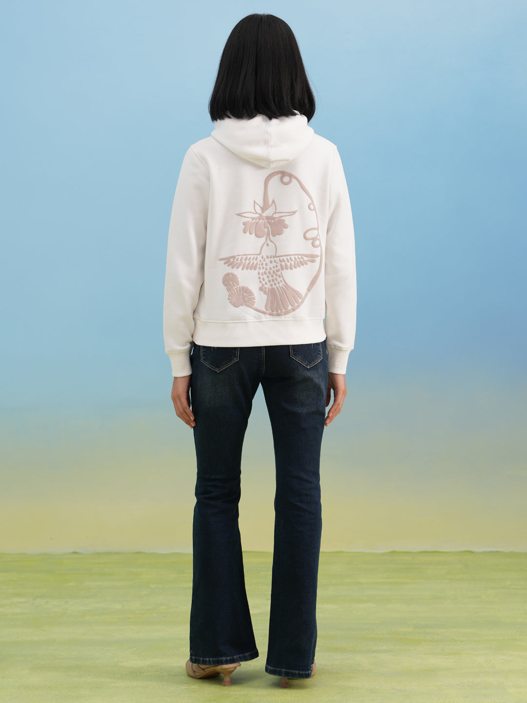 White Graphic Print Hooded Neck Sweatshirt