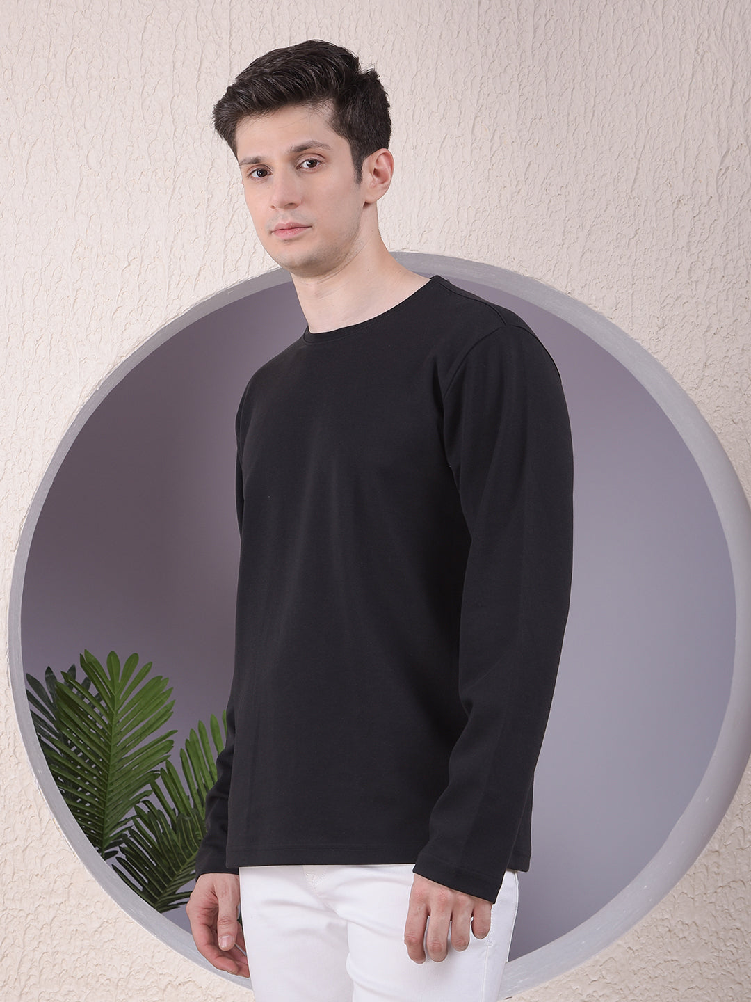 Black Long-Sleeves T-Shirt