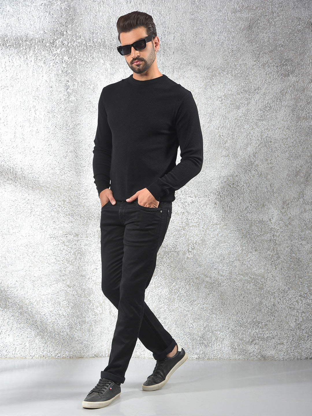 Flexible Black Knitted Sweater