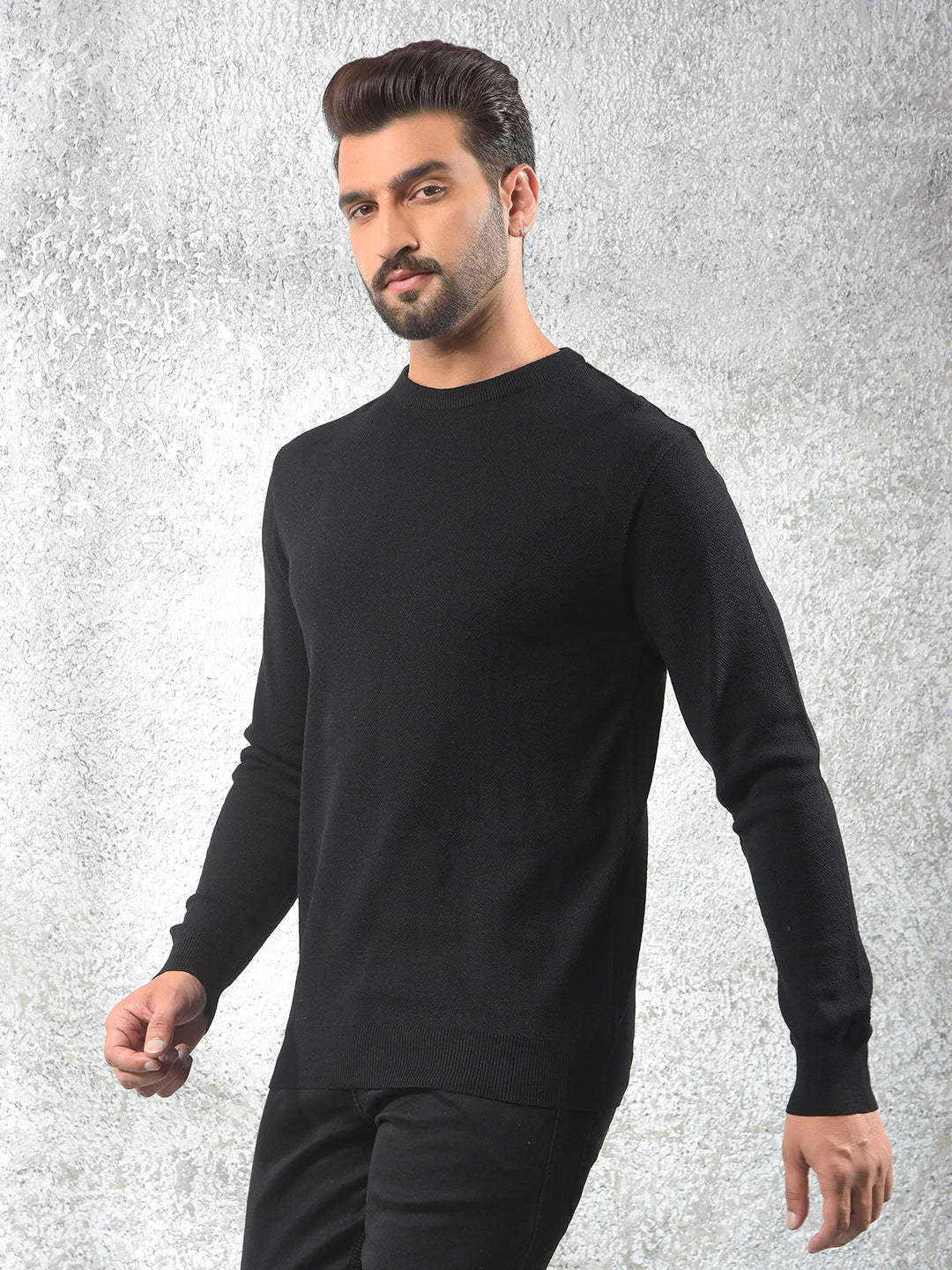 Flexible Black Knitted Sweater