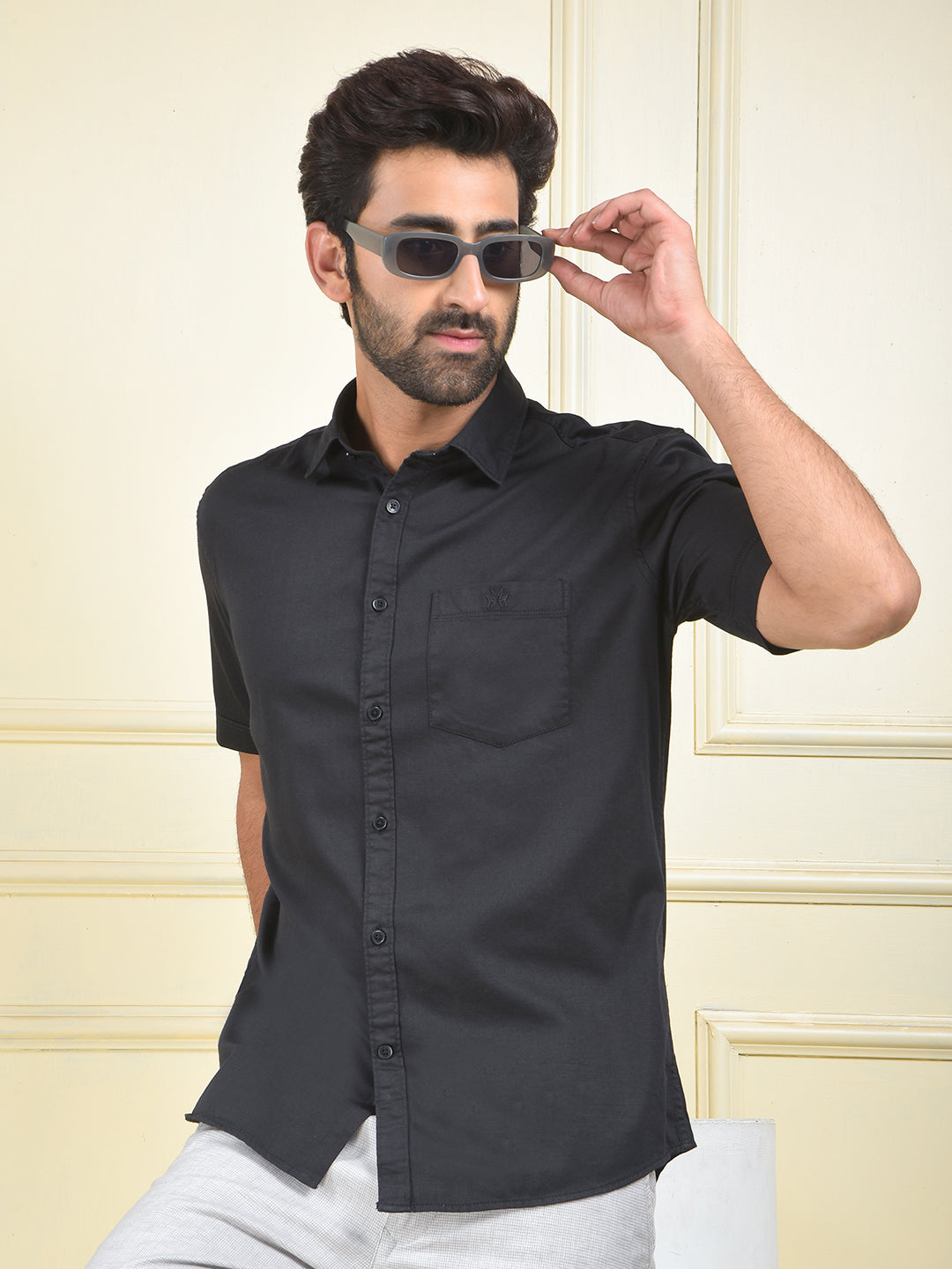 Effortless Look Black Shirt