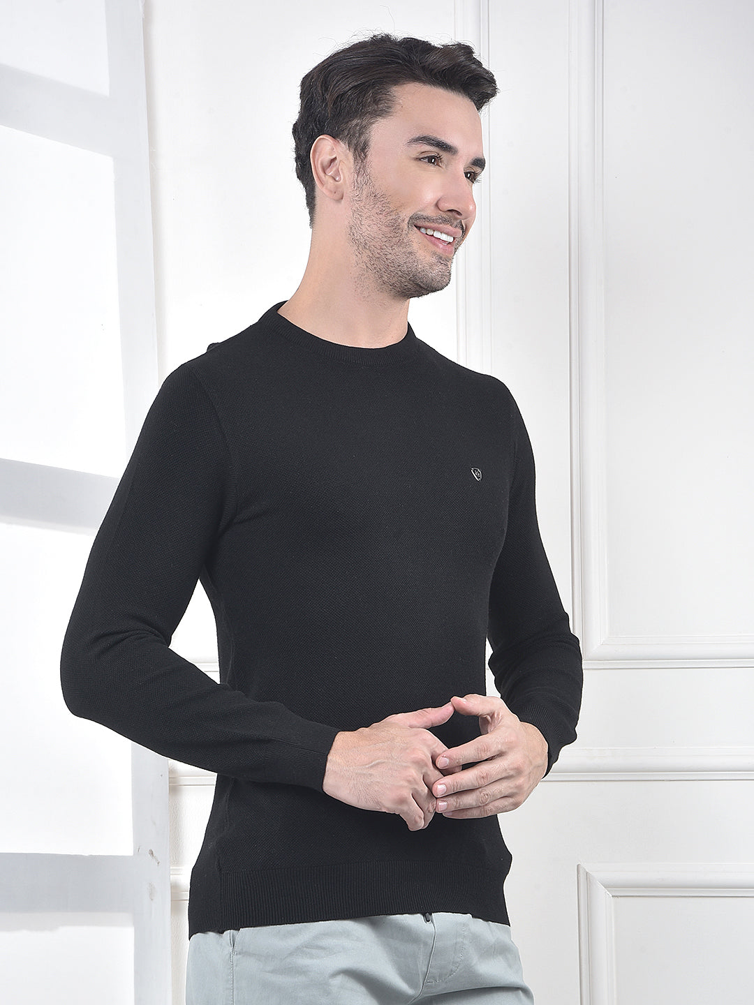 Flexible Black Knitted Sweater
