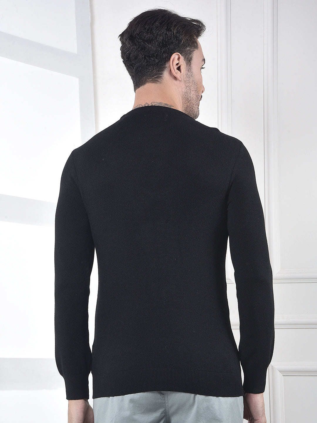 Flexible Black Knitted Sweater