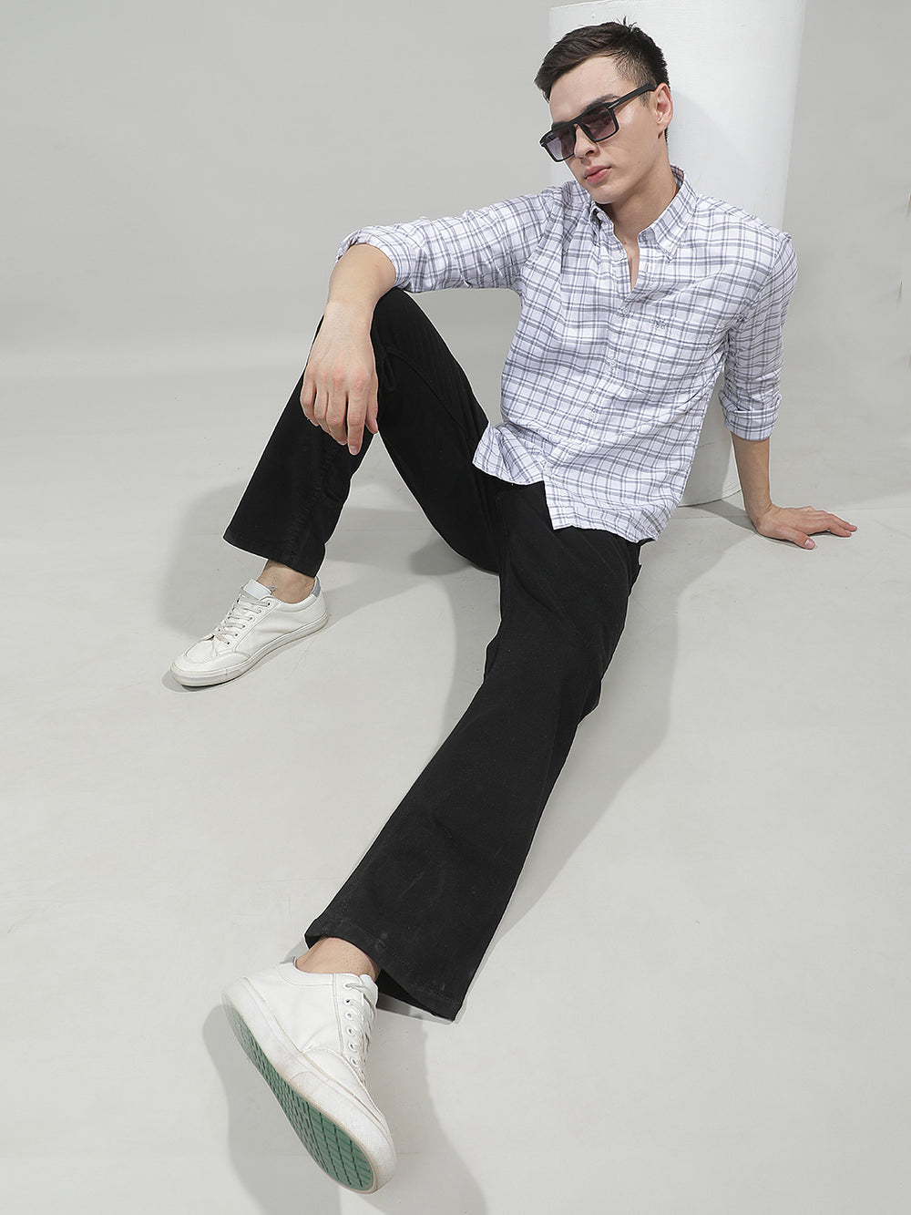 Chic Obsidian Black Straight Jeans