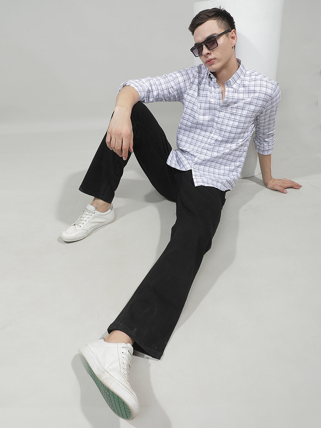 Chic Obsidian Black Straight Jeans