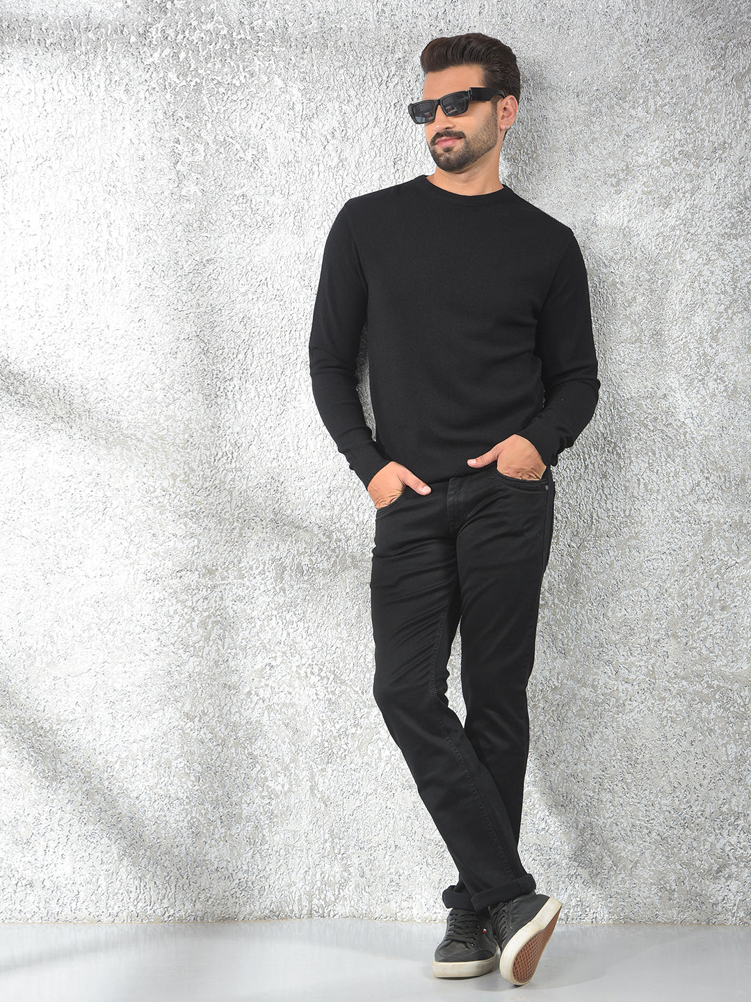 Flexible Black Knitted Sweater