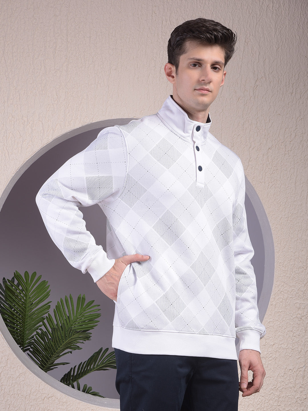 Edgy White Printed Sweatshirt