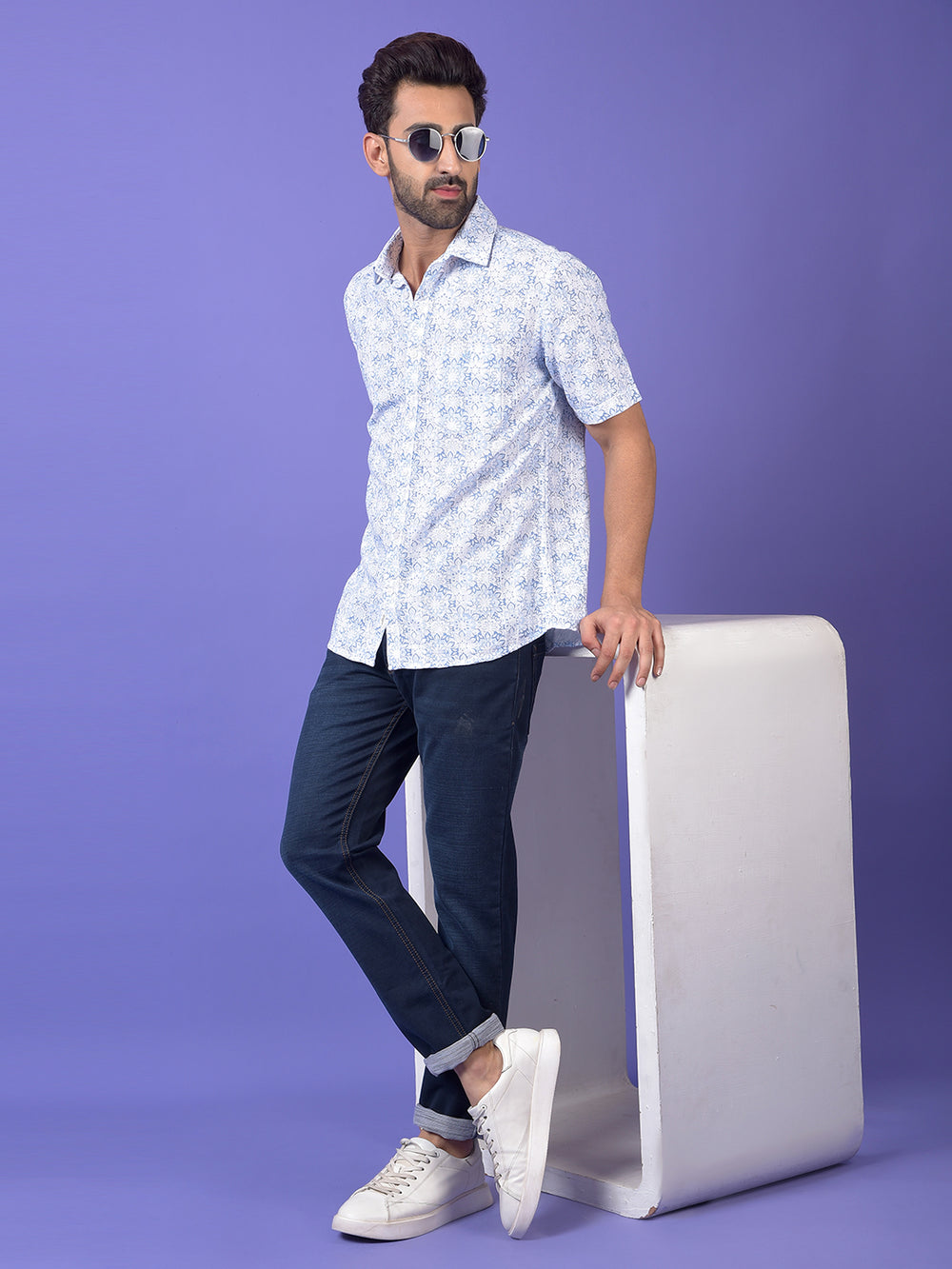 Essential Navy blue Jeans