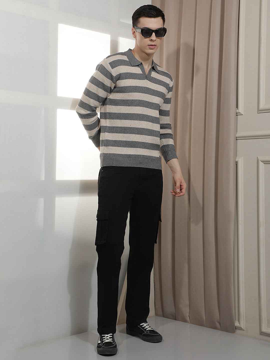 Modern Black Streetwear Cargo Jeans