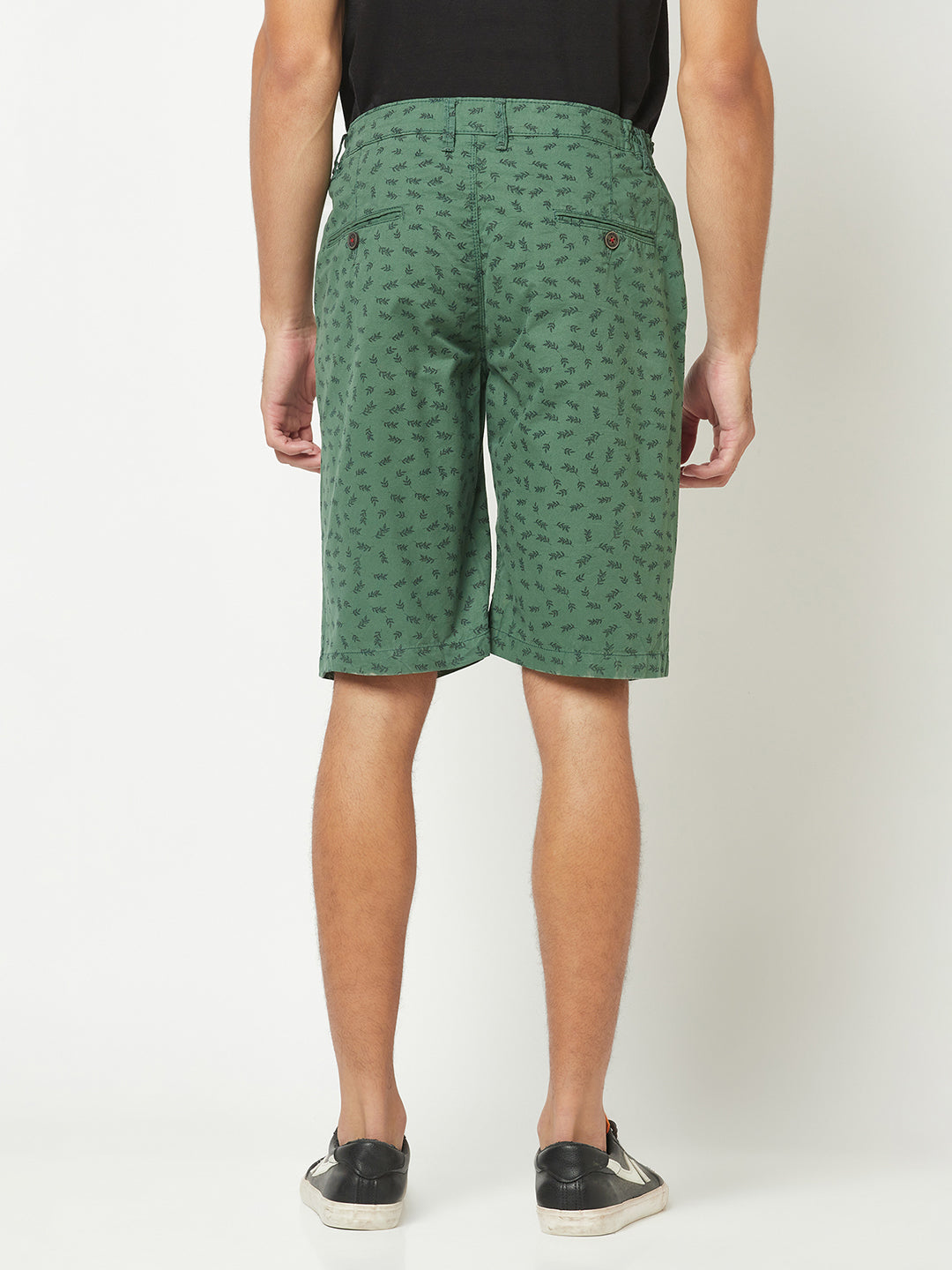  Leaf-Printed Green Shorts 