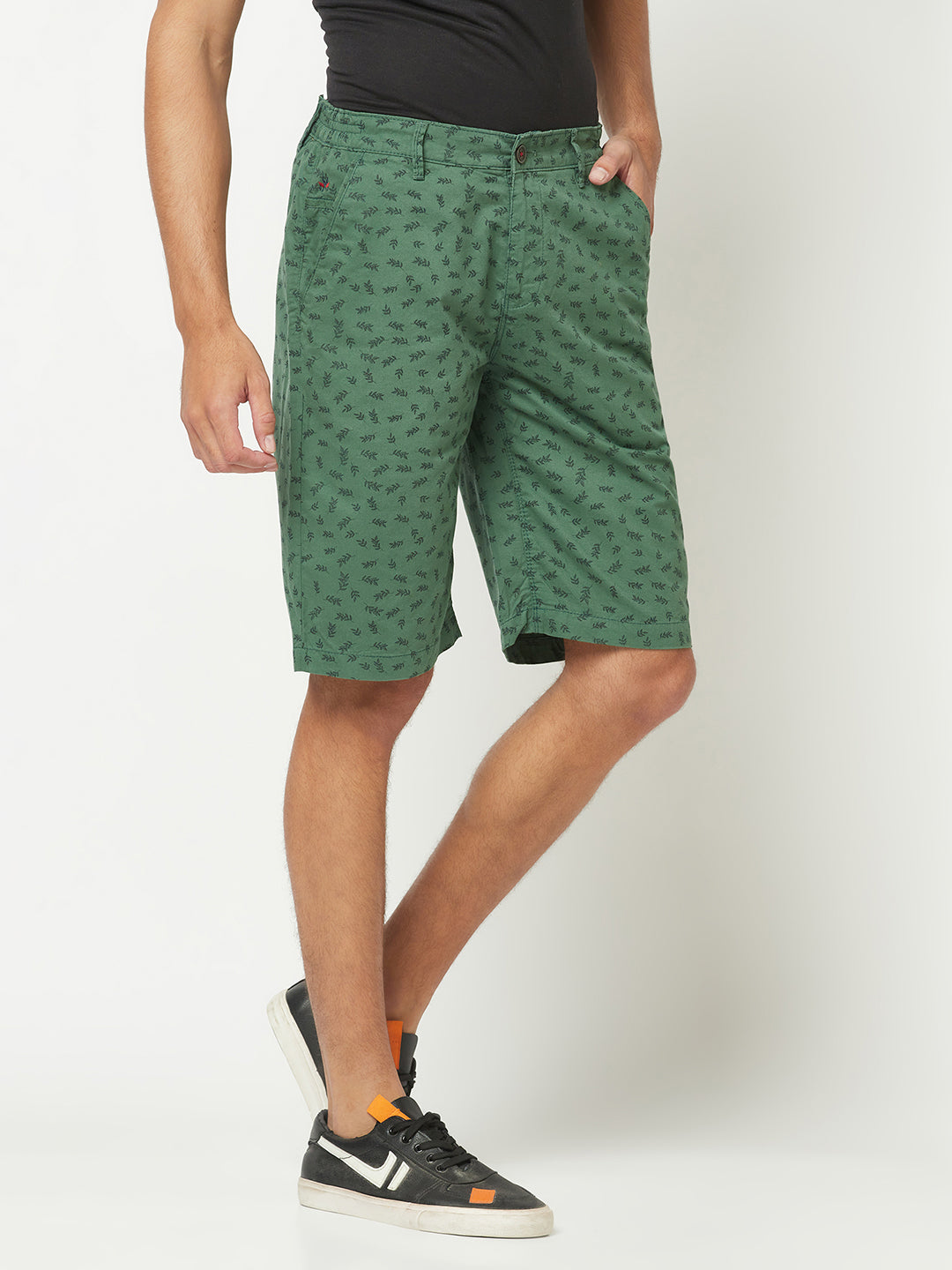  Leaf-Printed Green Shorts 