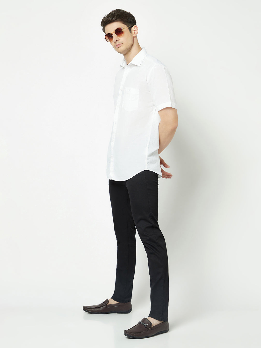  Plain White Short-Sleeved Shirt 