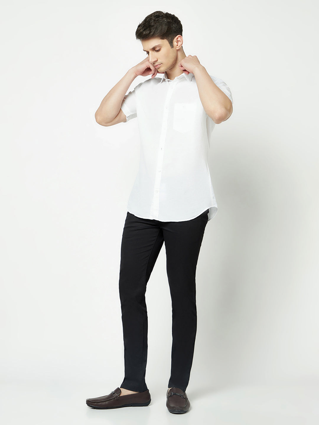  Plain White Short-Sleeved Shirt 