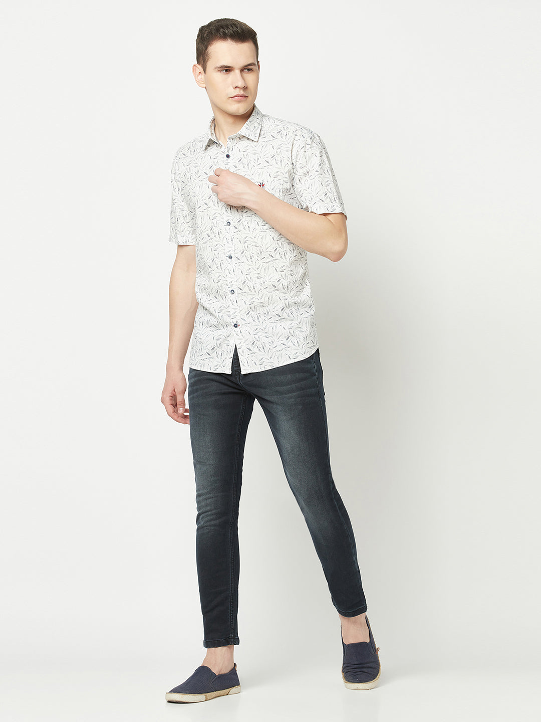  White Short-Sleeved Floral Shirt