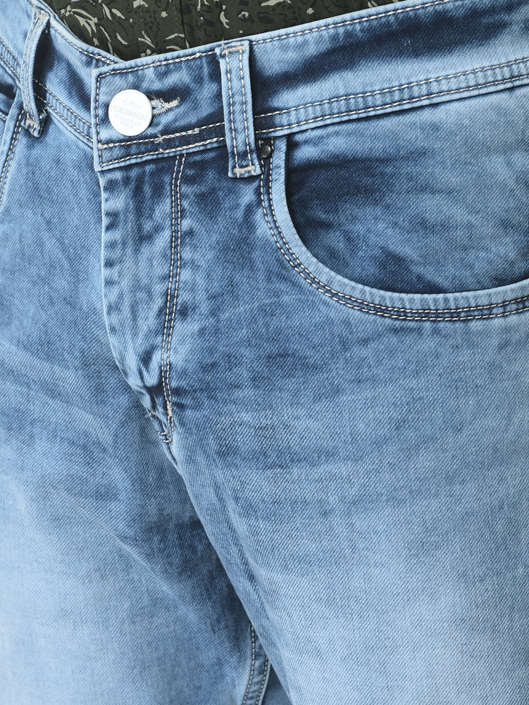 Light Blue Jeans in Slim Cut 