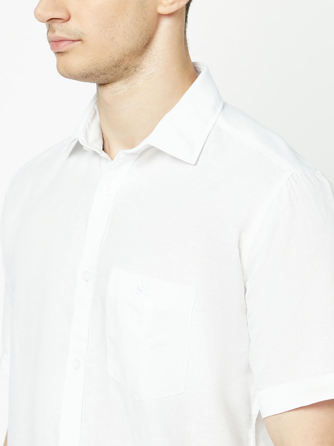  Plain White Short-Sleeved Shirt 