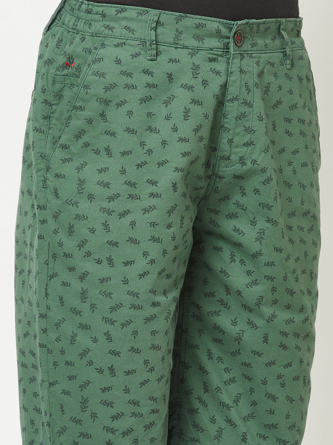  Leaf-Printed Green Shorts 